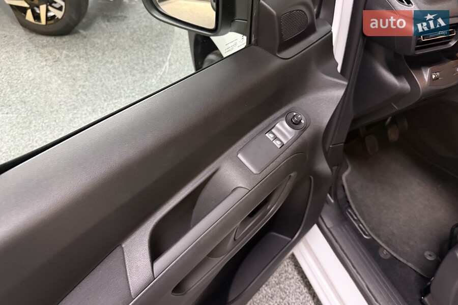 Opel Combo - фото 12