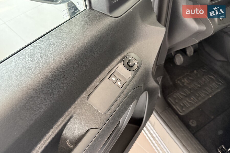 Opel Combo - фото 31