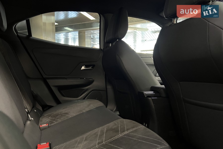 Opel Mokka-e - фото 14