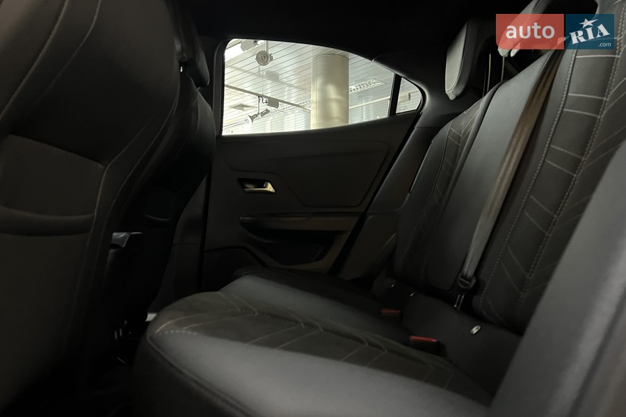 Opel Mokka-e - фото 11