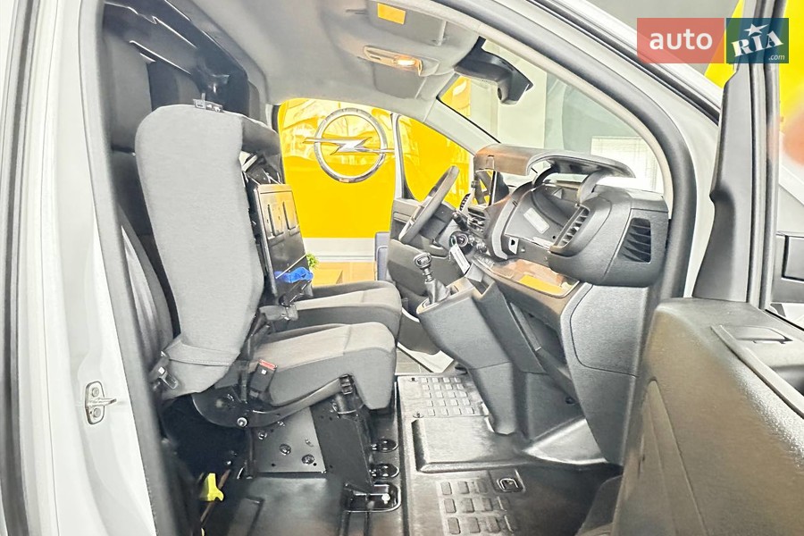 Opel Vivaro - фото 18