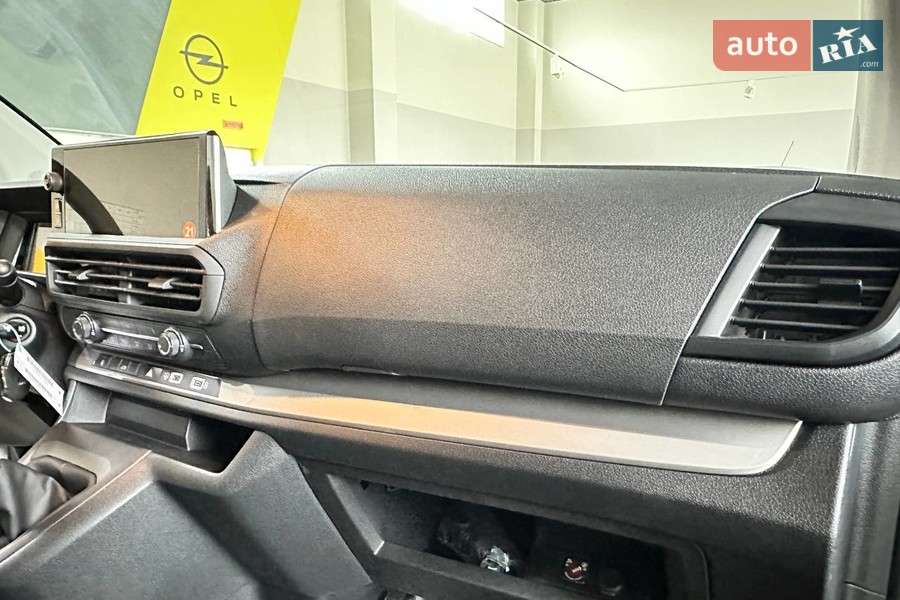 Opel Vivaro - фото 20