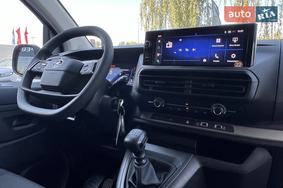 Opel Vivaro - фото 16