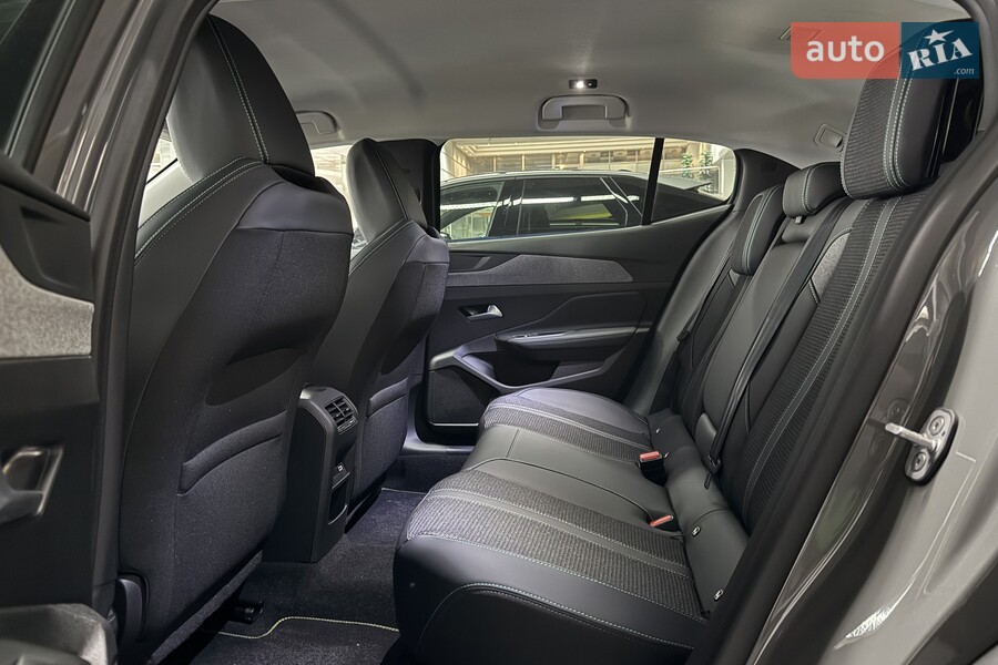 Peugeot 408 - фото 16