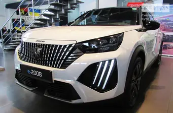 Peugeot e-2008 GT 54 kWh (156 к.с.) - фото 1