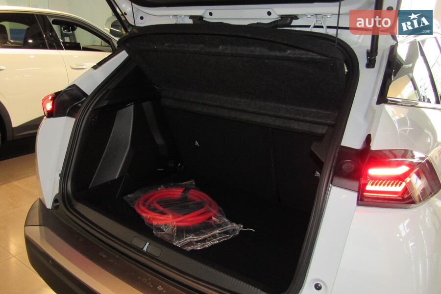 Peugeot e-2008 - фото 10