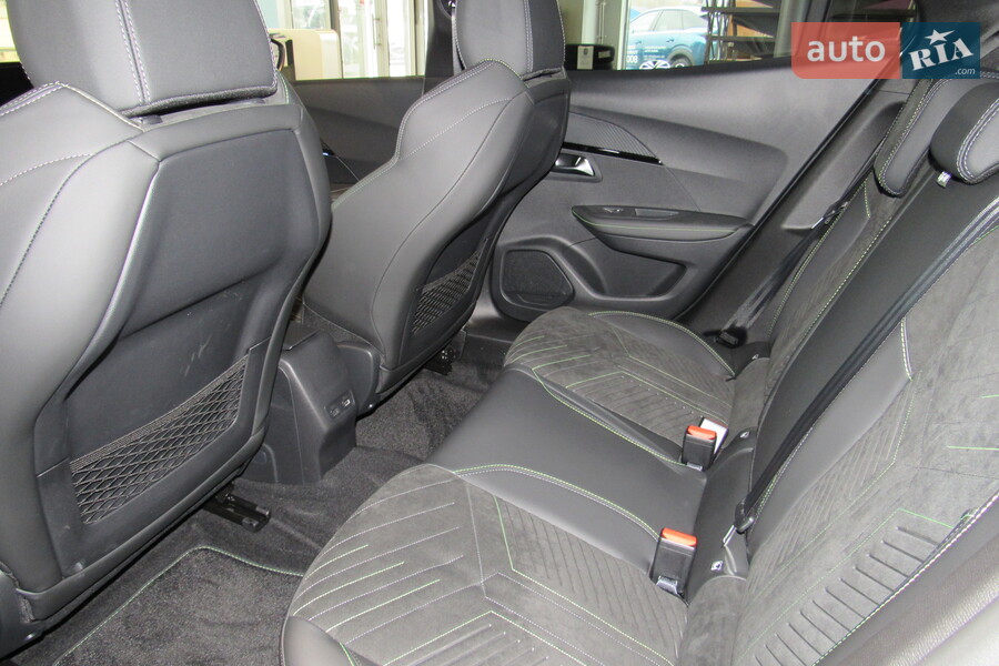 Peugeot e-2008 - фото 12