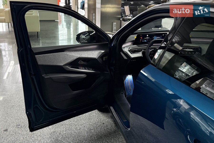 Peugeot e-3008 - фото 11