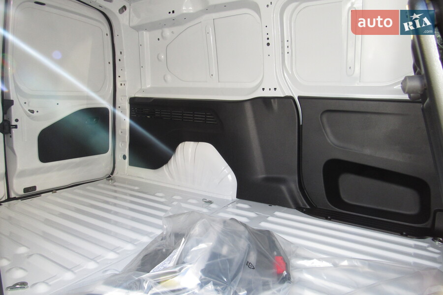 Peugeot Partner - фото 15