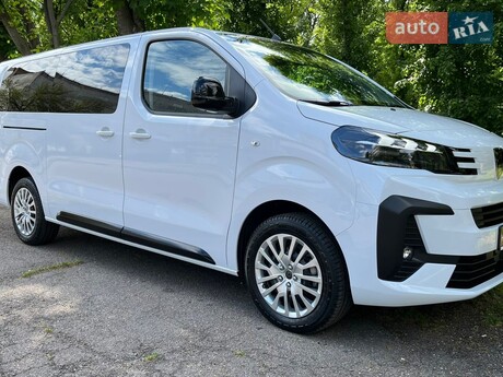 Peugeot Traveller 2025