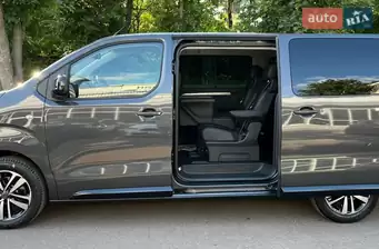 Peugeot Traveller