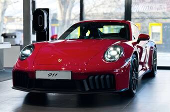 Porsche 911 Carrera 4 GTS PDK (541 к.с.) T-Hybrid 2025
