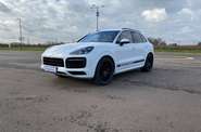 Porsche Cayenne Base