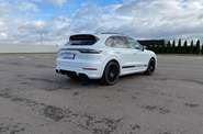 Porsche Cayenne Base