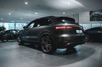 Porsche Cayenne Base