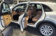 Porsche Cayenne Base