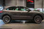 Porsche Cayenne Base