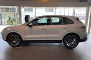 Porsche Cayenne Base