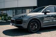 Porsche Cayenne Base