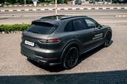 Porsche Cayenne Base