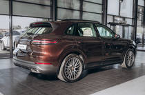 Porsche Cayenne Base