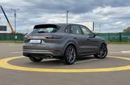 Porsche Cayenne Base