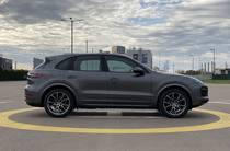 Porsche Cayenne Base