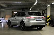 Porsche Cayenne Base