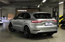 Porsche Cayenne Base