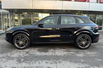 Porsche Cayenne Base