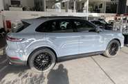 Porsche Cayenne Base
