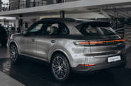 Porsche Cayenne Base
