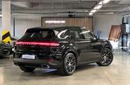 Porsche Cayenne Base