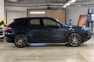 Porsche Cayenne Base