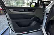 Porsche Cayenne Base