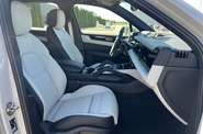 Porsche Cayenne Base
