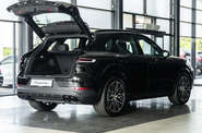 Porsche Cayenne Base