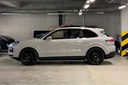 Porsche Cayenne Base