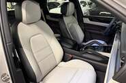Porsche Cayenne Base