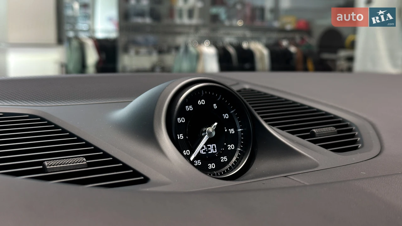 Porsche-44
