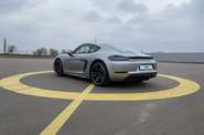 Porsche Cayman Base