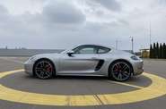 Porsche Cayman Base