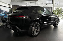 Porsche Macan Base