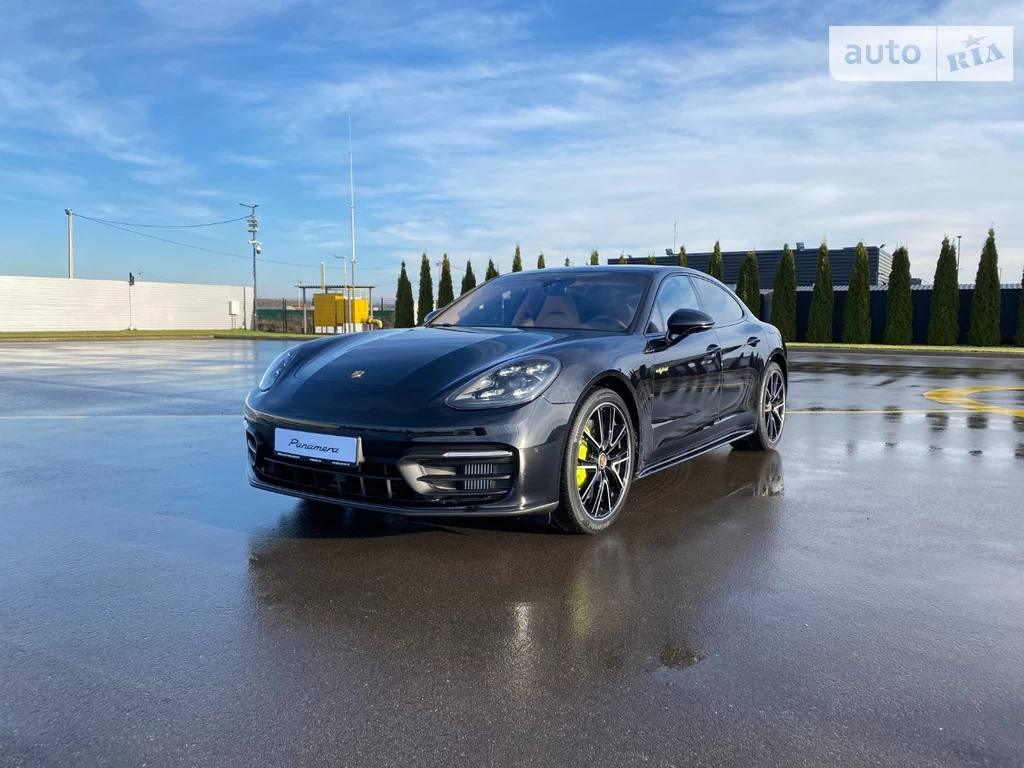 Porsche Panamera Base