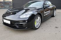 Porsche Panamera Base