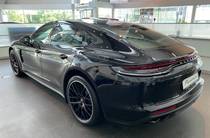 Porsche Panamera Base