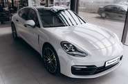 Porsche Panamera Base