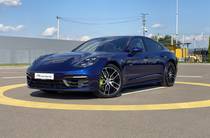 Porsche Panamera Base