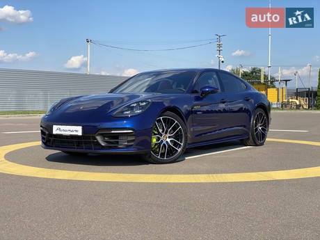 Porsche Panamera 2023