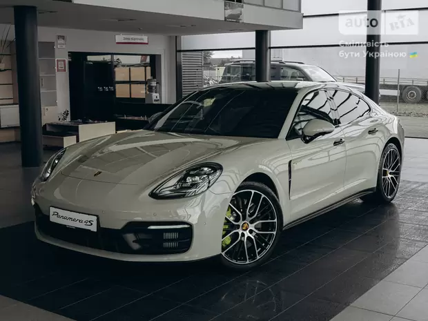 Porsche Panamera Base